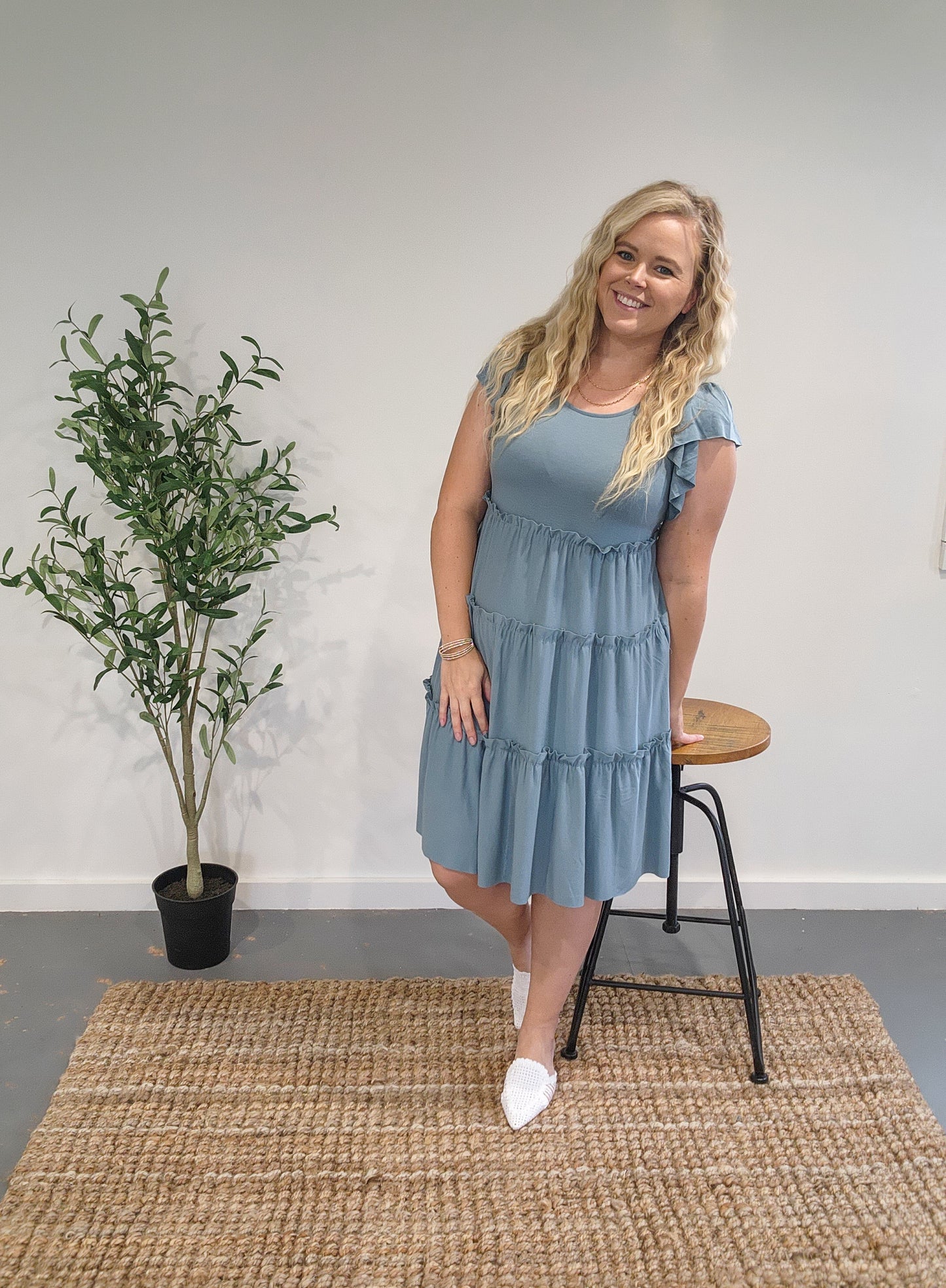 Front view of the ruffle sleeve tiered dress in blue grey